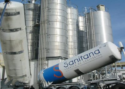 Décharges de citernes sur silos en fabrication de sanitaires